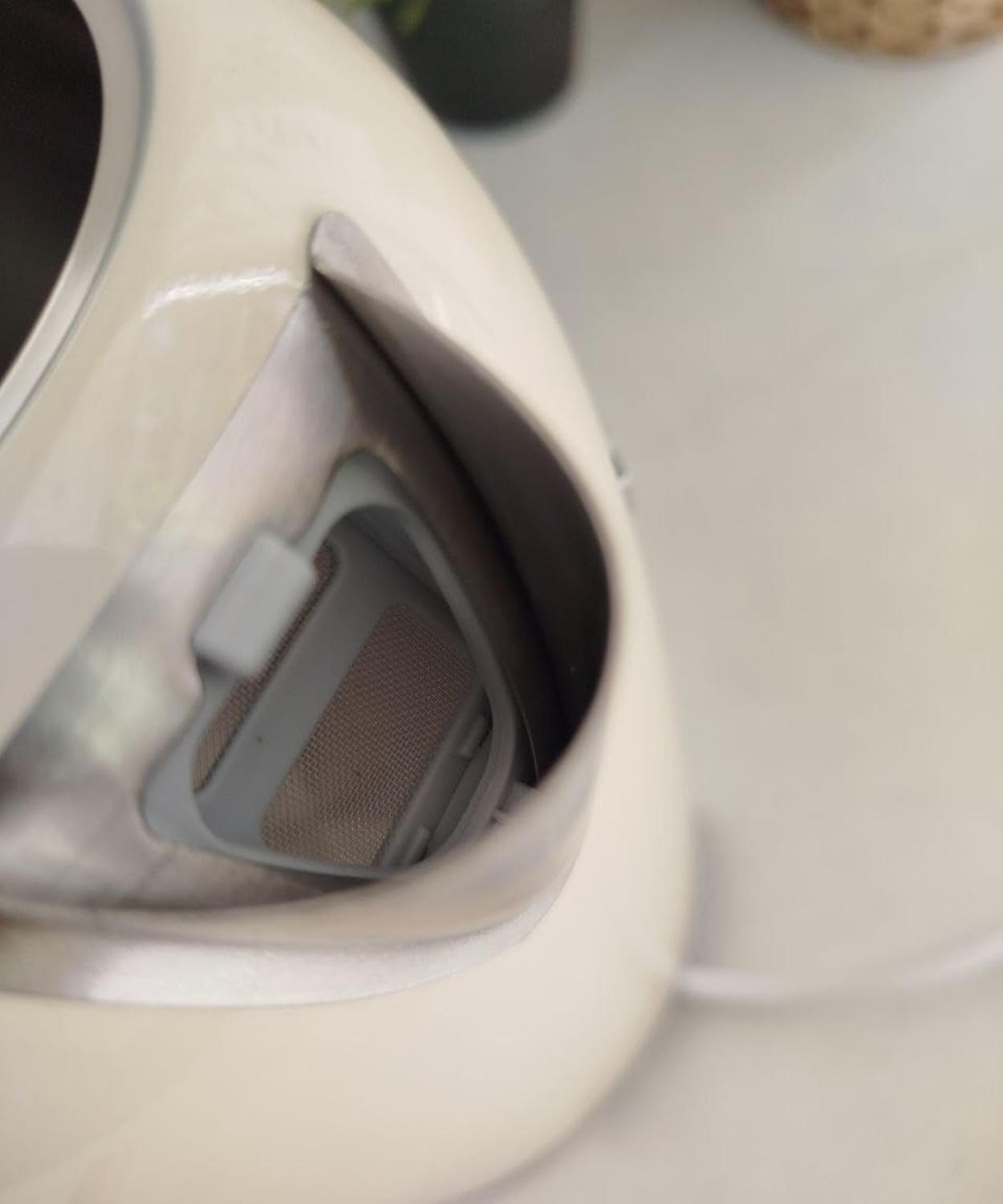 UAKEEN Electric Kettle 2L – 2200W - Beige | Tawwy