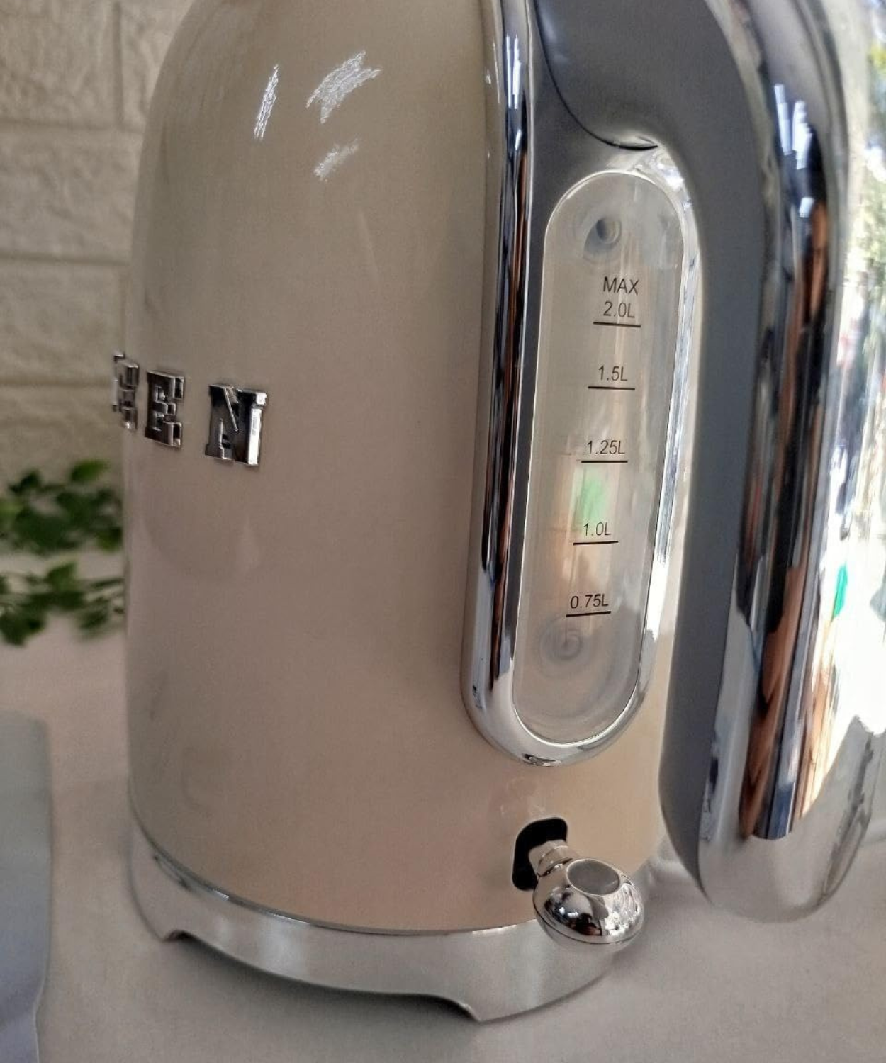 UAKEEN Electric Kettle 2L – 2200W - Beige | Tawwy